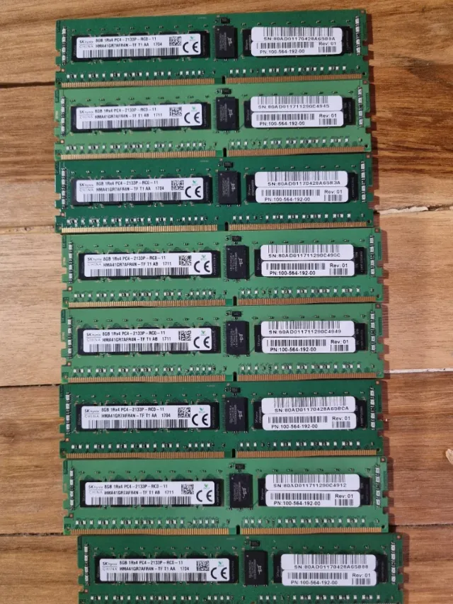 16 Módulos RAM SK Hynix 8GB DDR4