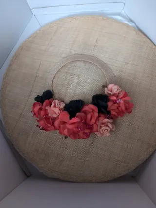 Pamela fiesta Cherubina flores rojas y rosas