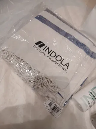 Lote Indola: Toalla y 2 productos capilares