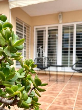 Casa adosada en alquiler en Moncada