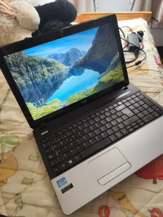 Portátil Acer Aspire E1-571G