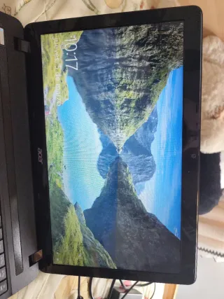 Portátil Acer Aspire E1-571G