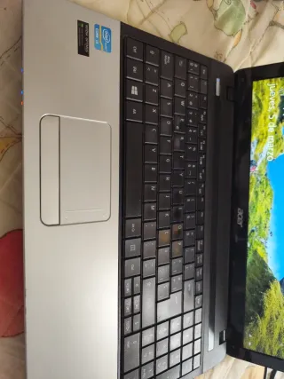 Portátil Acer Aspire E1-571G