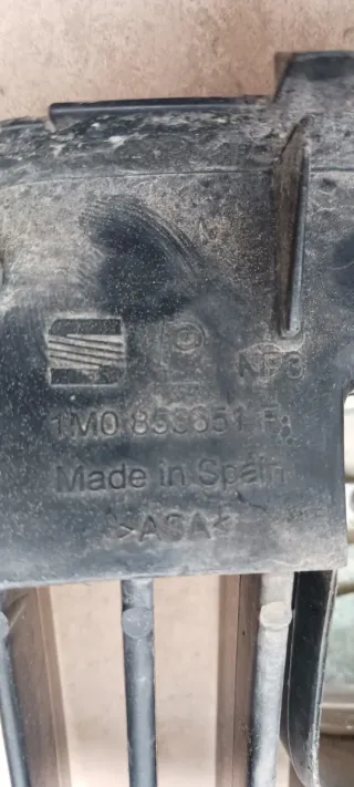 Parrilla SEAT Cromada Negra