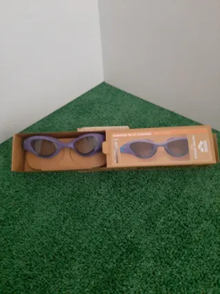 Lote Sandalias Fila y Gafas Arena