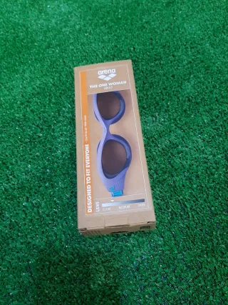 Lote Sandalias Fila y Gafas Arena