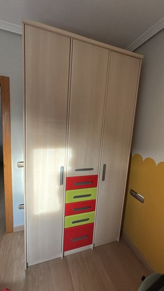 Armario 3 puertas disponible, venta urgente