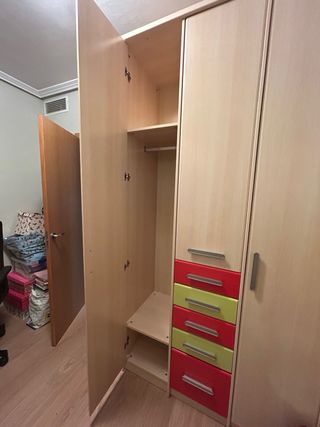 Armario 3 puertas disponible, venta urgente