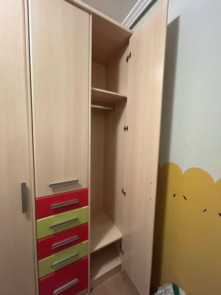 Armario 3 puertas disponible, venta urgente