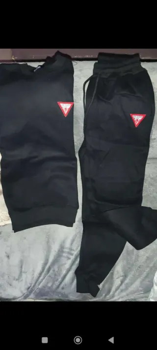 Conjunto chándal negro bordado