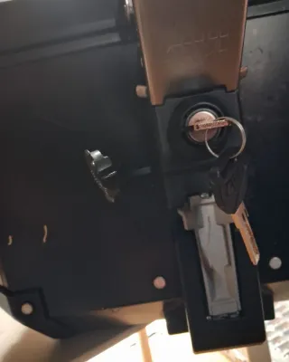 Baúl Givi Trekker Outback 42L Aluminio Negro