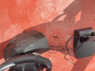 Volante Thrustmaster para PlayStation