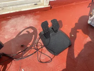 Volante Thrustmaster para PlayStation