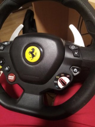 Volante Thrustmaster para PlayStation