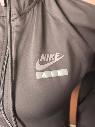 Chaqueta deportiva Nike tipo buzo Talla M