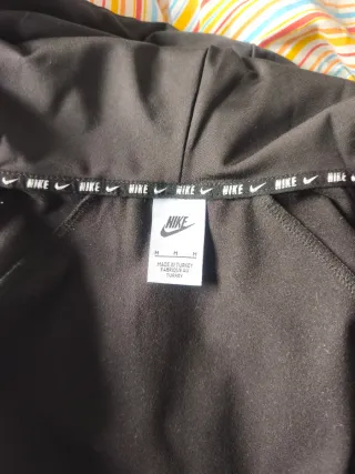 Chaqueta deportiva Nike tipo buzo Talla M
