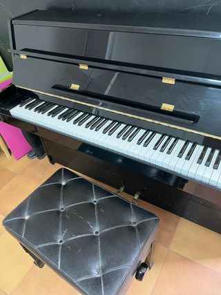 Piano Kawai Negro
