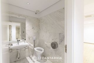 Oficina en alquiler en Puerto Chico en Santander