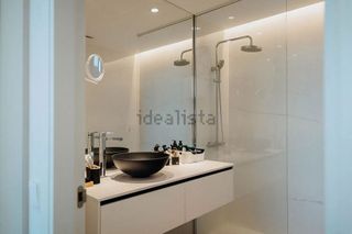 Piso en venta en Valdeacederas en Madrid