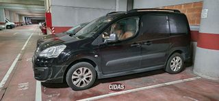 Garaje en venta en Milán - Pumarín - Teatinos en Oviedo