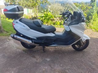 Suzuki Burgman 650 - Maxi Scooter