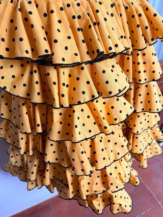 Traje de flamenca amarillo lunares