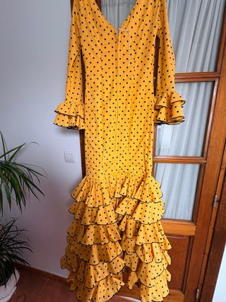 Traje de flamenca amarillo lunares