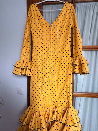 Traje de flamenca amarillo lunares