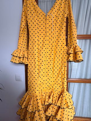 Traje de flamenca amarillo lunares
