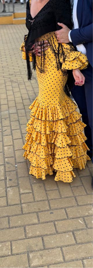Traje de flamenca amarillo lunares