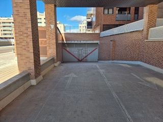 Garaje en alquiler en Los Olivos en Huesca