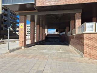 Garaje en alquiler en Los Olivos en Huesca