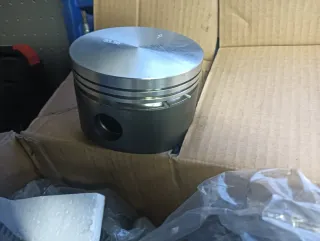 Cilindros y pistones para vehículo