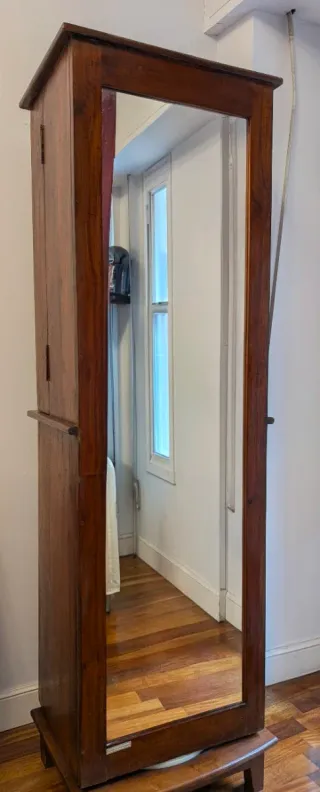 Mueble madera giratorio con espejo