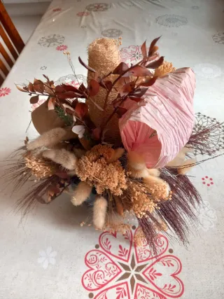 Jarrón con flores secas