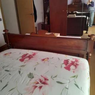 Cama de matrimonio caoba antigua