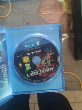 PS4 con giochi e controller