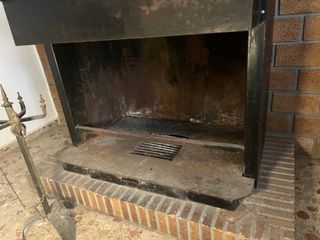 Chimenea metálica negra