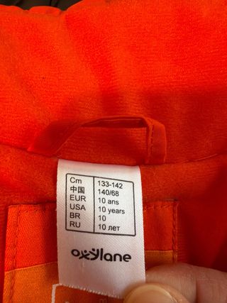 Due giacche da sci e pantaloni per bambino