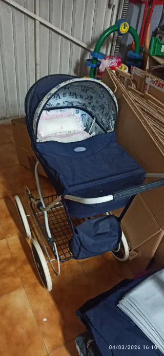 Cochecito capota juguete para muñecas con sabanita