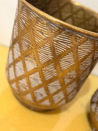 Conjunto 2 Maceteros Metal Dorado y Blanco