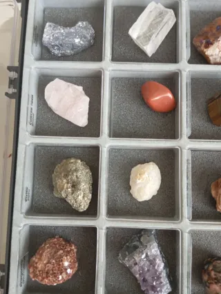 Collezione di 20 minerali con schede esplicative