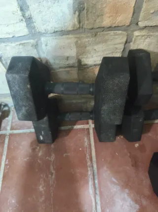 Banco de pesas y mancuernas