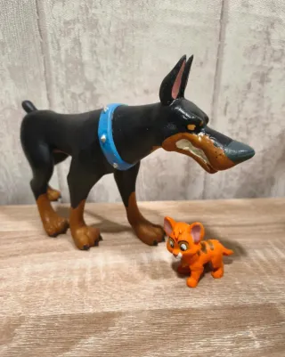 Muñeco Doberman y Gatito Disney