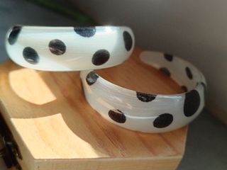 Orecchini cerchio pois plastica