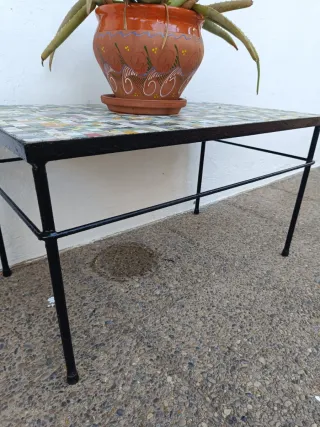 Mesa auxiliar cerámica y metal multicolor