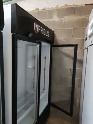 EXPOSITOR DE BEBIDAS 2 PUERTAS 650L 200W