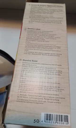 Juego de madera: carrera de dominó, martillo