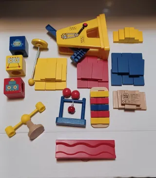 Juego de madera: carrera de dominó, martillo