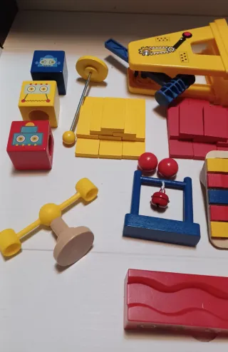 Juego de madera: carrera de dominó, martillo